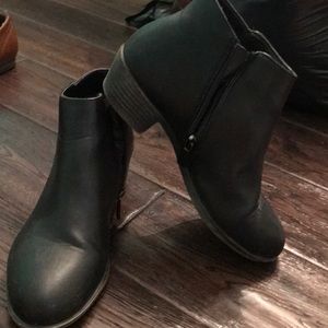 Luncer Black Booties